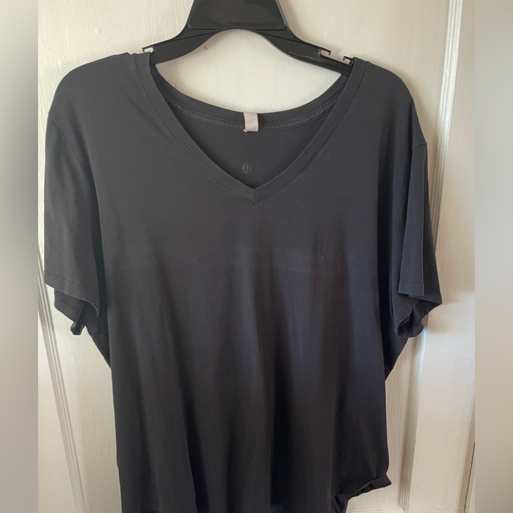 Lululemon size 18 Classic Black V-Neck Women's , short sleeve, gently worn